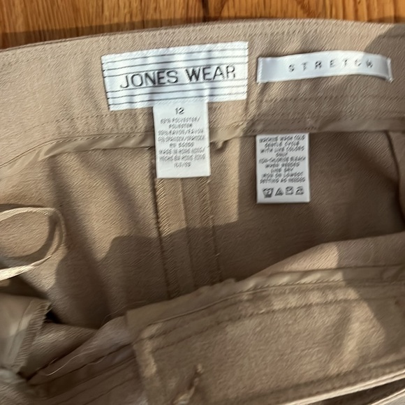 Beige Dress pants - Picture 2 of 3